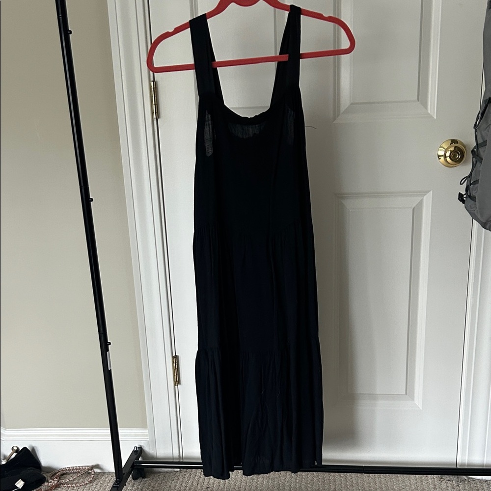 Black Women's Sleeveless Tiered Midi Dress